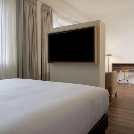 Doubletree By Hilton Sittard Hotel Exterior foto